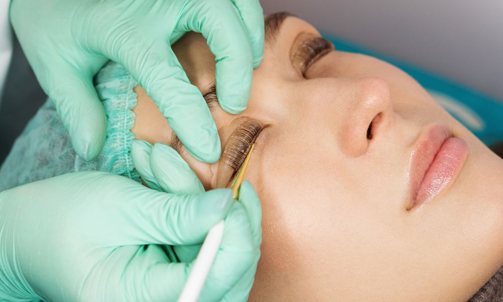 5 Tools Beauty Professionals Need To Perform Lash Lifts