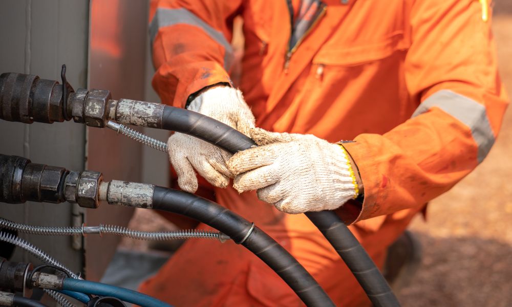 How To Check for Leaks During Your Hydraulic Hose Inspection